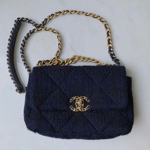 CHANEL Tweed Quilted Medium 19 Flap Navy/Black
